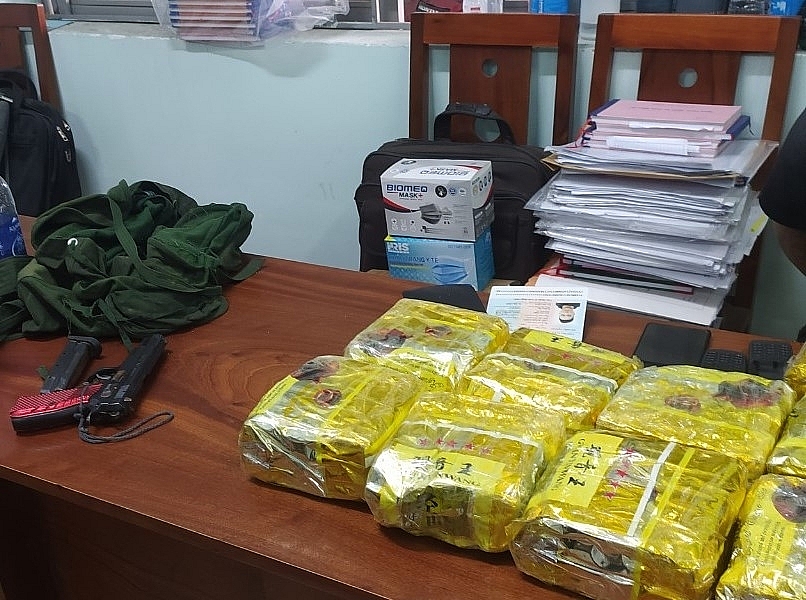Ma túy và súng được lực lượng Công an bắt giữ trong Chuyên án 177N (tháng 6/2021) liên quan đến đường dây tội phạm xuyên quốc gia, vận chuyển ma túy từ Lào về Việt Nam. 	Ảnh: C04 cung cấp.