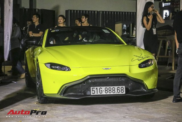 dai gia viet mang sieu xe sieu sang tien ty toi buoi khai truong showroom aston martin tai sai gon co dai gia mang toi ca 3 chiec