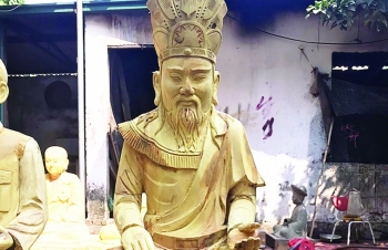 Tạc tượng vua Hùng là cái duyên đối với người làng nghề