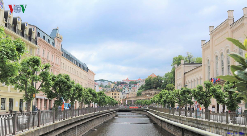 kham pha karlovy vary thanh pho nghi duong kieu diem giua long chau au