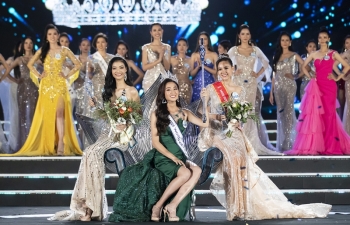 Nữ sinh Lương Thùy Linh đăng quang Hoa hậu Thế giới Việt Nam