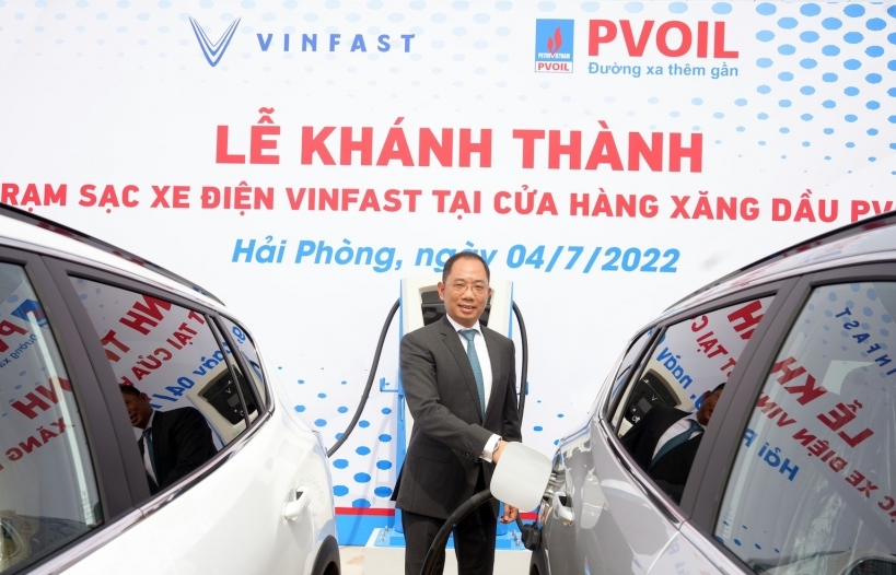 Khánh thành trạm sạc xe điện Vinfast đầu tiên tại cửa hàng xăng dầu PVOIL