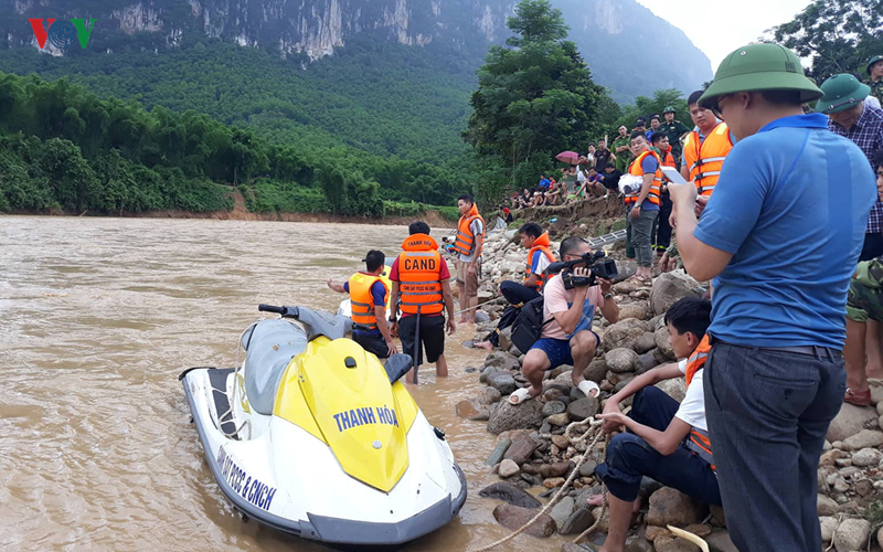 thanh hoa tiep tuc tim kiem ca nguoi viet va nguoi lao mat tich do lu