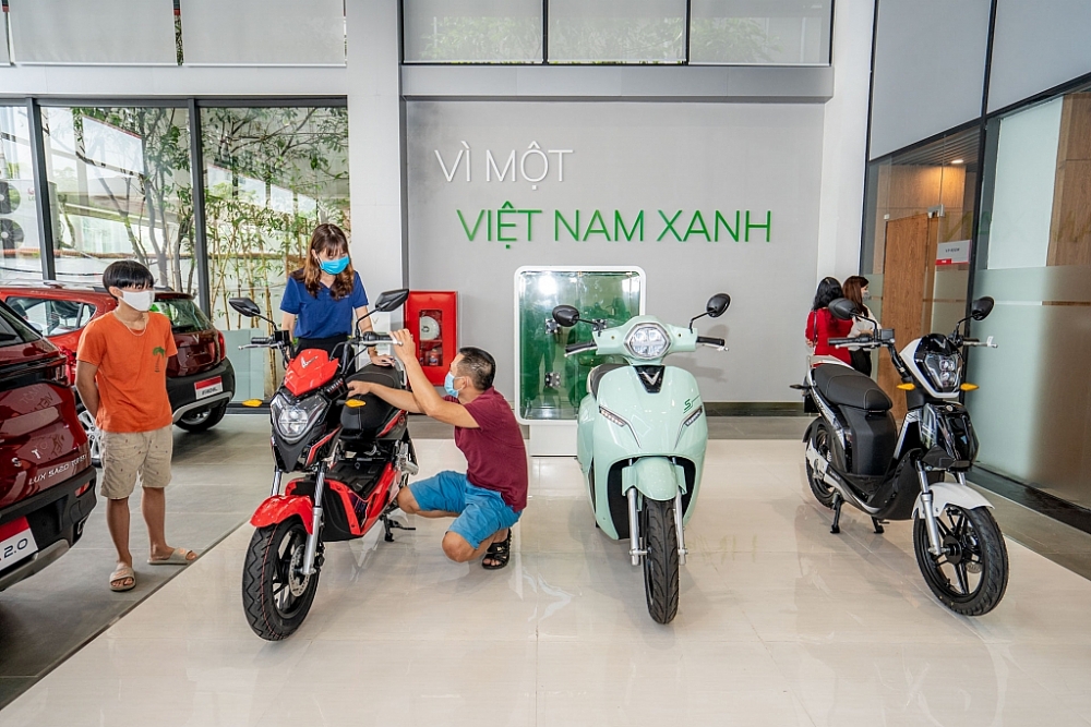 Cận cảnh showroom 3S lớn nhất Việt Nam của VinFast