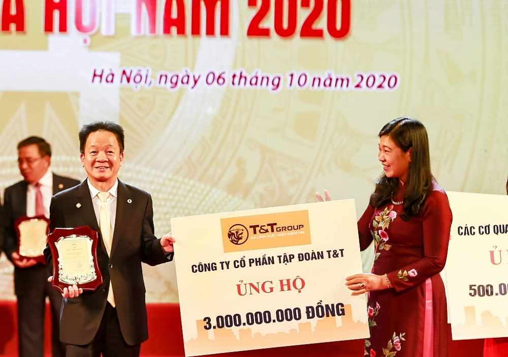 Bầu Hiển ủng hộ 5 tỷ đồng cho quỹ Vì người nghèo TP Hà Nội
