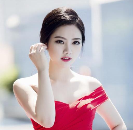 hoa hau ngoc anh goi cam trong bo anh moi