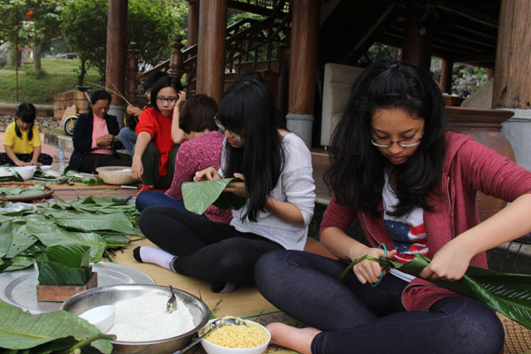 ngay tet di goi banh chung