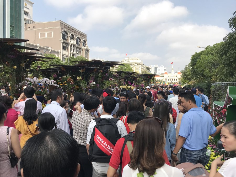 bien nguoi du xuan duong hoa nguyen hue