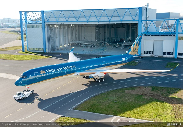 may bay a350 xwb dau tien cua vietnam airlines roi khoi xuong son