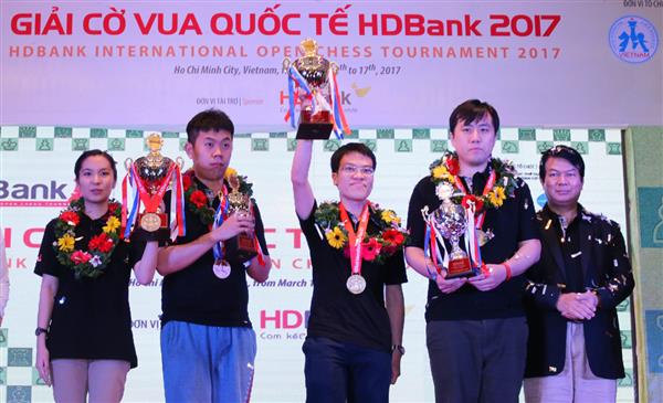 le quang liem dang quang giai co vua quoc te hdbank 2017