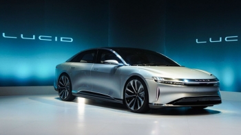 oto dien lucid air gia 52500usd vuot mat tesla