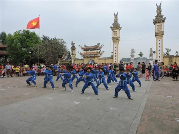 hoi den pham tu ron rang hoi lang giua long ha noi