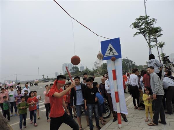 hoi den pham tu ron rang hoi lang giua long ha noi