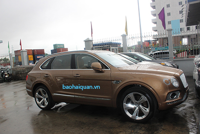 bat gap sieu xe bentley bentayga o cang hai phong