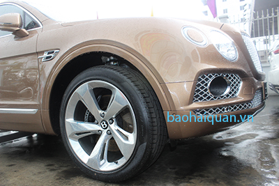 bat gap sieu xe bentley bentayga o cang hai phong