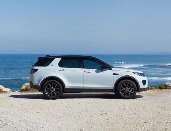 land rover gioi thieu discovery sport phien ban landmark ky niem 70 nam