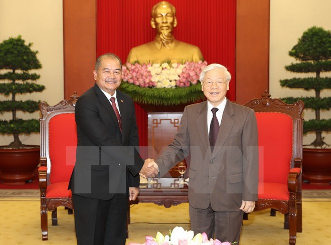 tong bi thu nguyen phu trong tiep doan dai bieu quan doi nhan dan lao