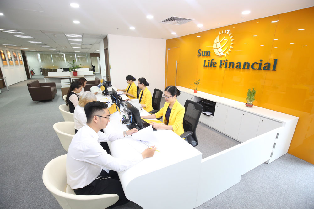 sun life viet nam ra mat san pham sun huu tri thanh nhan