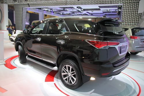 toyota fortuner the he moi ra mat thi truong viet