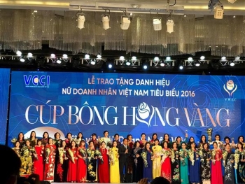 vinh danh 100 doanh nhan nu tieu bieu cup bong hong vang 2016