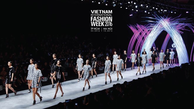 vietnam international fashion week se to chuc hai lan moi nam tu 2016