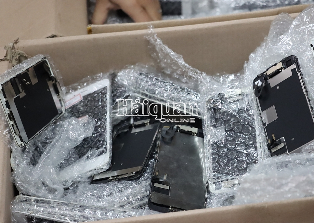 Phát hiện thêm gần nghìn điện thoại Iphone nhập lậu từ Hàn Quốc về Nội Bài