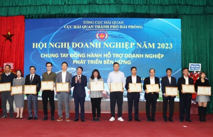 50 doanh nghiệp được Chủ tịch UBND TP Hải Phòng tặng Bằng khen