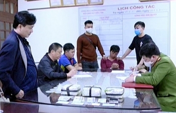 Lào Cai: Bắt giữ đối tượng dùng xe máy vận chuyển 3 kg ma túy đá