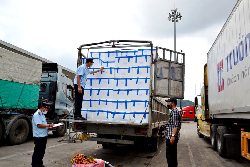 Hải quan Lào Cai: Đảm bảo chống dịch và thông quan 3.400 tấn vải thiều xuất khẩu