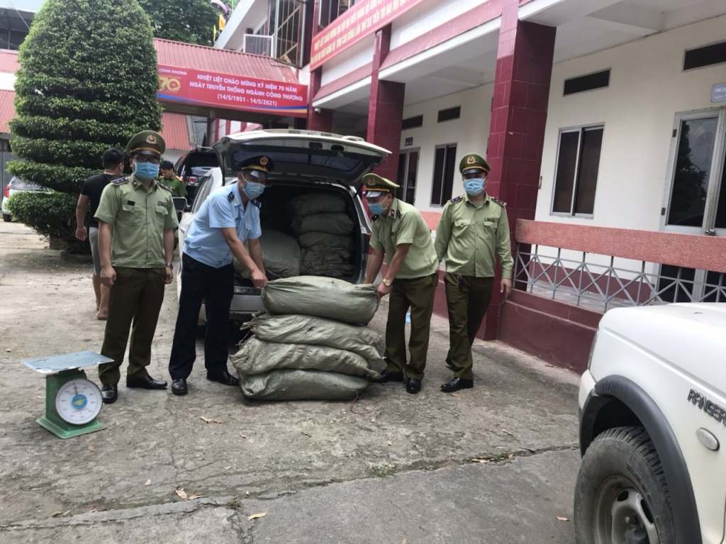 Hải quan Cao Bằng bắt giữ, xử lý gần 15 tấn nguyên liệu thuốc lá Trung Quốc