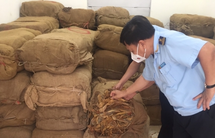 Hải quan Trà Lĩnh chủ trì bắt giữ 2,5 tấn nguyên liệu thuốc lá