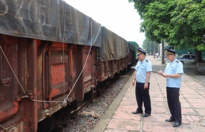Hải quan ga đường sắt quốc tế Lào Cai nỗ lực thực hiện “mục tiêu kép”