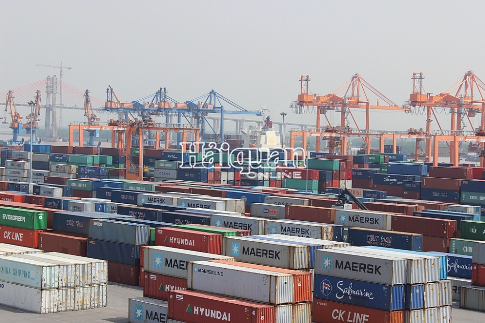 Giảm gần 70.000 container hàng tạm nhập tái xuất qua cảng Hải Phòng