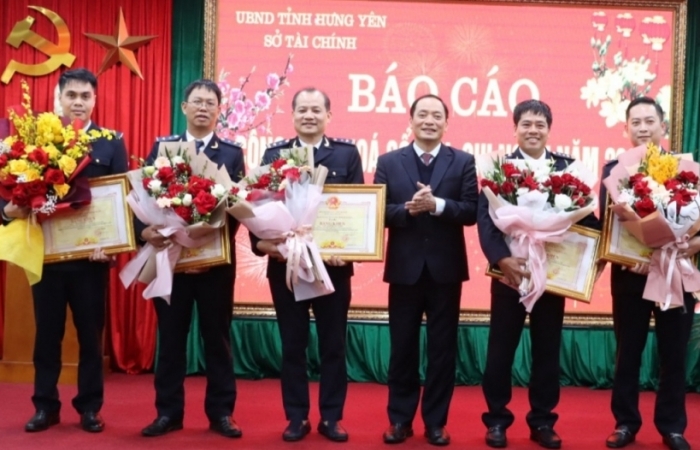 2 tập thể và 7 cá nhân của Hải quan Hải Phòng được UBND tỉnh Hưng Yên tặng Bằng khen