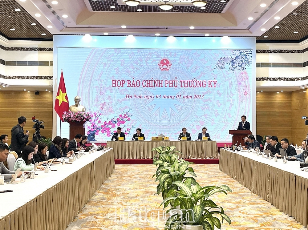 Bộ trưởng, Chủ nhiệm VPCP Trần Văn Sơn phát biểu tại họp báo. Ảnh: H.Dịu