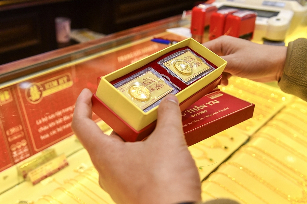 nhiều người đã lựa chọn các món trang sức vàng, charm vàng với mức giá hợp lý.