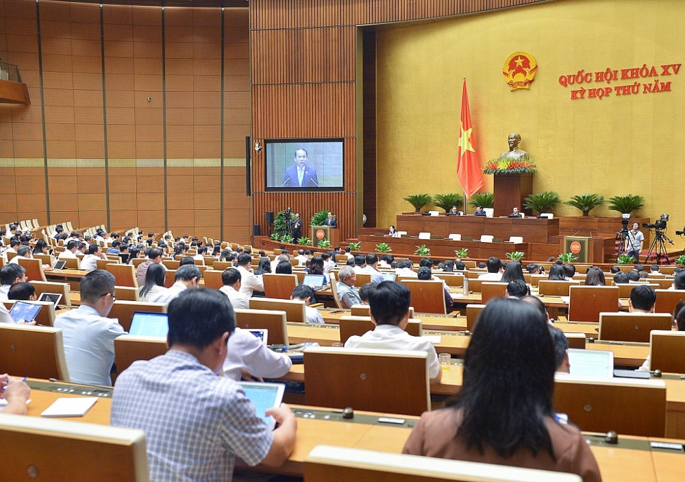 uốc hội nghe Chủ nhiệm Ủy ban Pháp luật của Quốc hội Hoàng Thanh Tùng trình bày Báo cáo thẩm tra dự án Luật Nhà ở (sửa đổi).