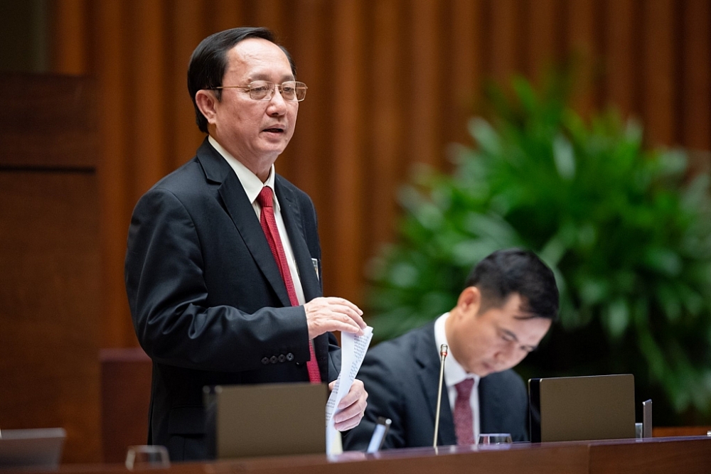Bộ trưởng Bộ Khoa học và Công nghệ (KHCN) Huỳnh Thành Đạt trả lời chất vấn về các vấn đề đại biểu quan tâm. Ảnh: Quochoi.vn