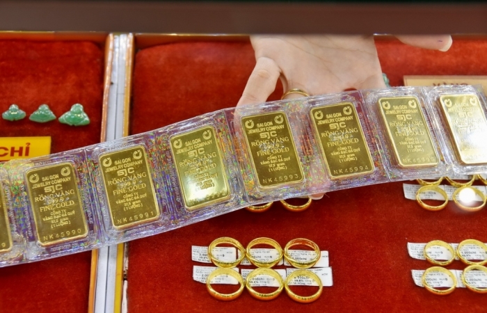 NHNN đề nghị Bộ Công an phối hợp xử lý hành vi thuê người xếp hàng gom vàng - đẩy giá