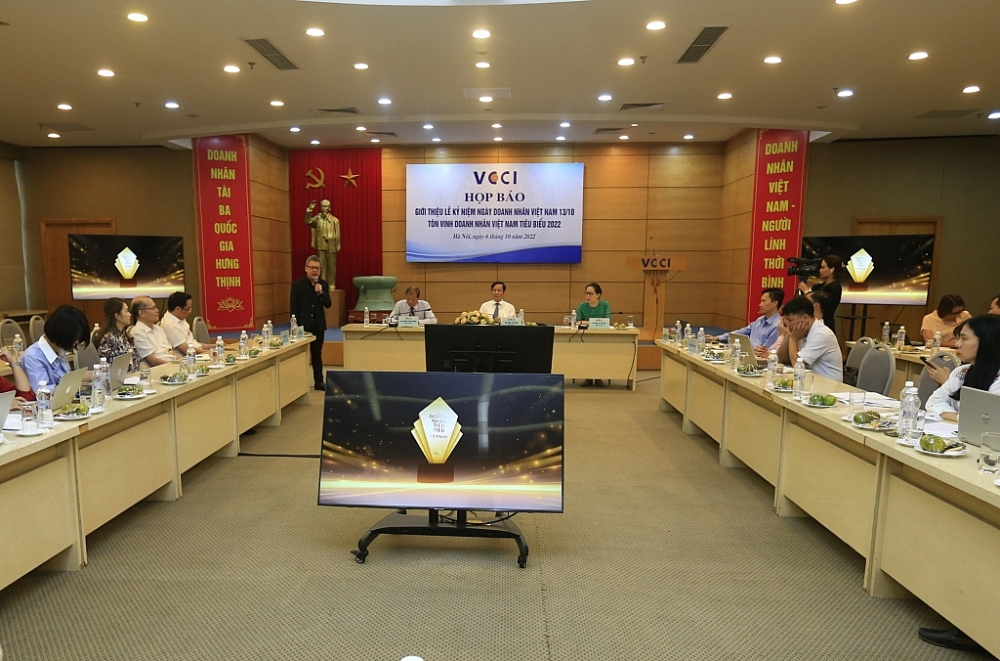 Giới thiệu về biểu trưng mới của doanh nhân tiêu biểu Việt Nam 2022.