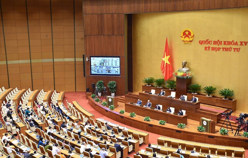 Quốc hội thảo luận về việc thực hiện chính sách, pháp luật về thực hành tiết kiệm, chống lãng phí. Ảnh: Quochoi.vn