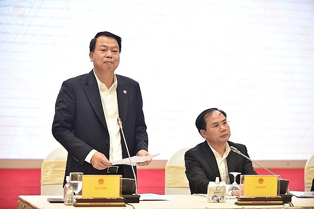 Thứ trưởng Bộ Tài chính Nguyễn Đức Chi trả lời báo chí. Ảnh: VGP