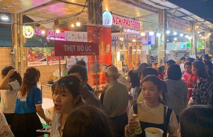 Khoảng 200 gian hàng giá bình ổn tại Lễ hội Tết Việt 2021
