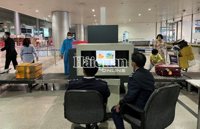 Hải quan sân bay Tân Sơn Nhất: Đón nhiều chuyến bay trong ngày đầu mở lại đường bay quốc tế