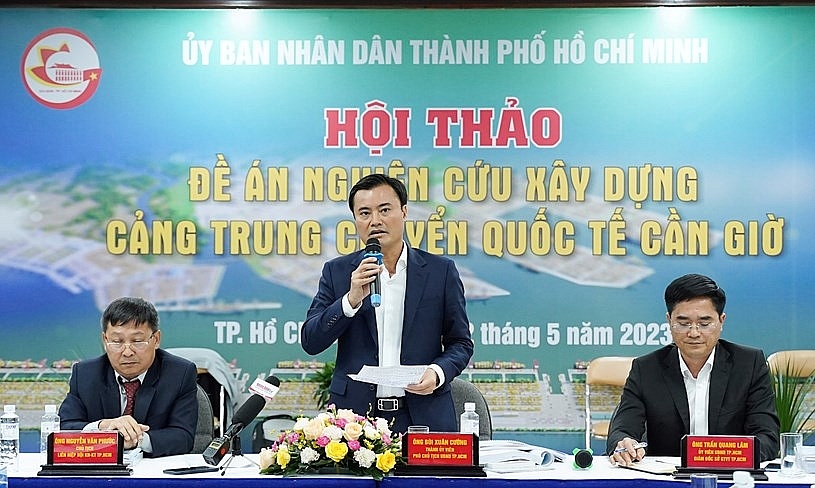 Phó Chủ tịch UBND TP Bùi Xuân Cường phát biểu tại hội thảo. Ảnh: T.D