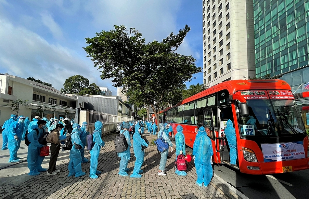 “Chuyến xe yêu thương” đưa 500 sinh viên Khánh Hòa tại TPHCM về quê
