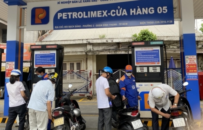 Giá xăng tiếp tục giữ nguyên, dầu biến động nhẹ