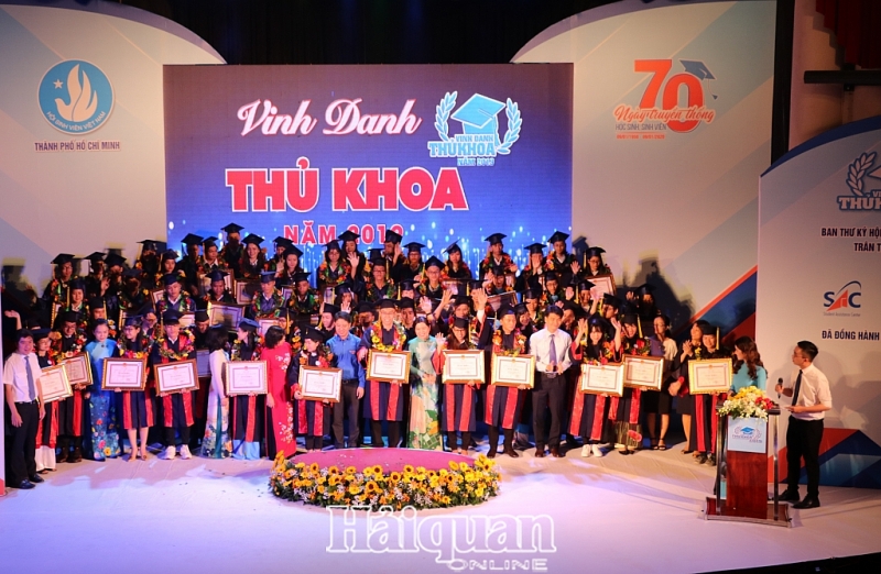 tphcm vinh danh 66 thu khoa xuat sac