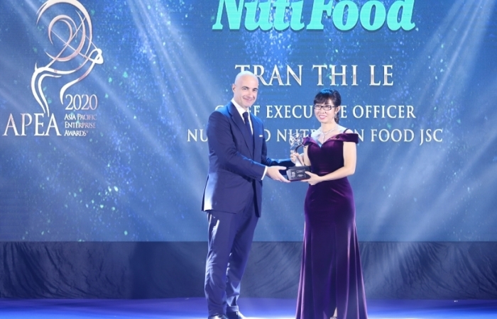 NutiFood nhận 3 giải thưởng về doanh nghiệp và lãnh đạo xuất sắc châu Á