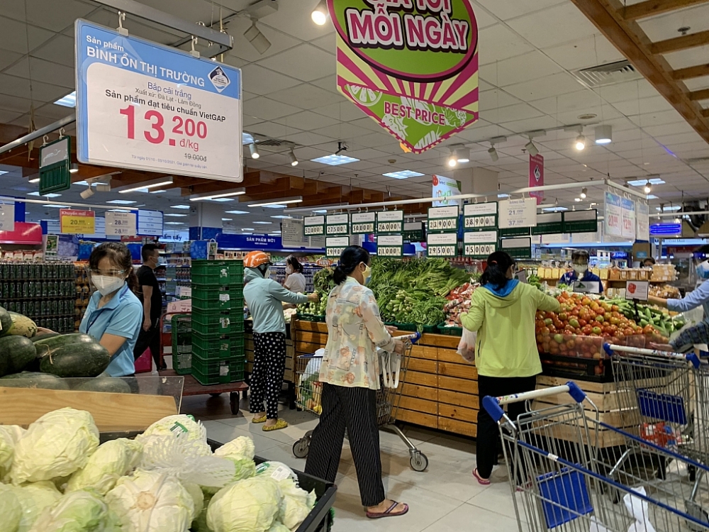 Người dân mua hàng hoá tại hệ thống siêu thị của Saigon Co.op trong ngày 1/10. Ảnh T.D